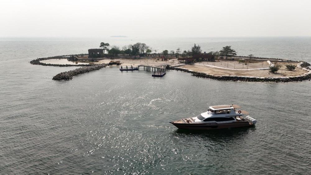 Lady Sarah Private Yacht Charter Jakarta - 2