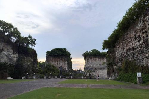 Fullday Uluwatu Tour with Sunset Dinner - 6