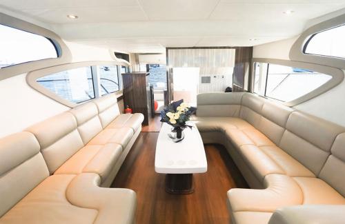 Private Yacht Trip Luxury Oscar 09 - 10
