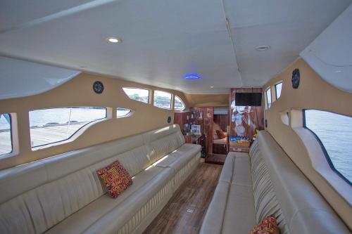 Private Yacht Trip Queen Ruizi 18 - 17