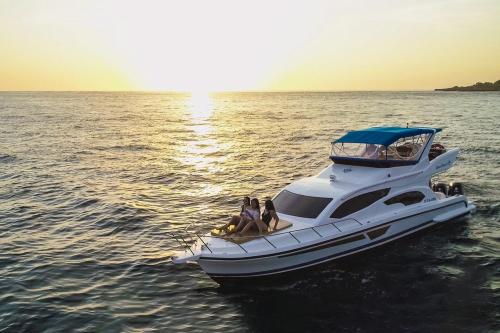 Private Yacht Trip Queen Ruizi 18 - 12
