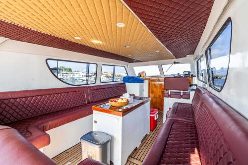 A Private Boat Trip Queen Ruizi 12 - 13