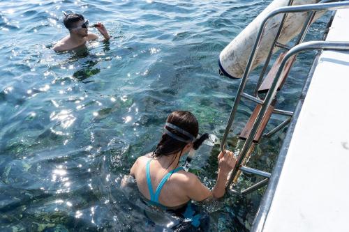 Private Sailing Catamaran by Aneecha - 18