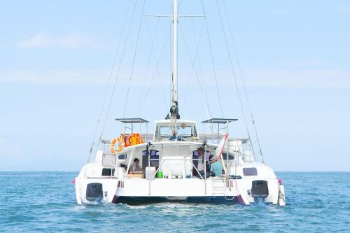 Private Sailing Catamaran by Aneecha - 4
