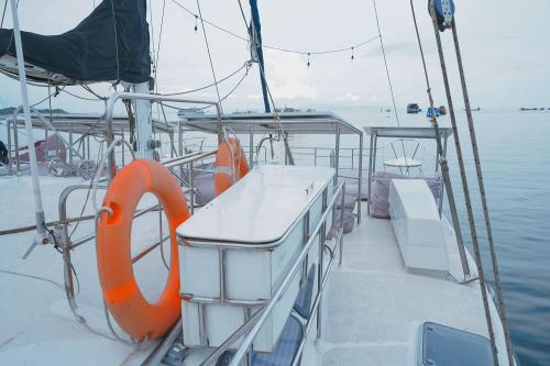 Private Sailing Catamaran by Aneecha - 10