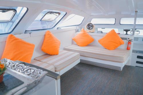 Private Sailing Catamaran by Aneecha - 6