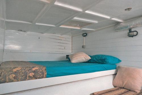 Private Sailing Catamaran by Aneecha - 13