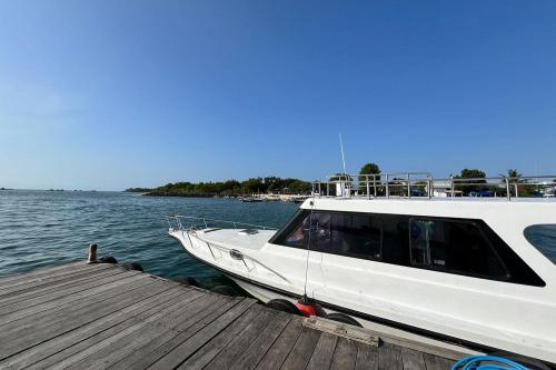 Private Boat Trip Karang Putih - 7