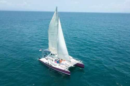 Cruise Catamaran Aneecha II Mengelilingi Pulau Gili - 4