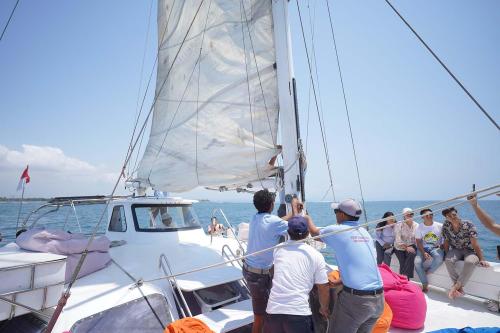 Cruise Catamaran Aneecha II Mengelilingi Pulau Gili - 12
