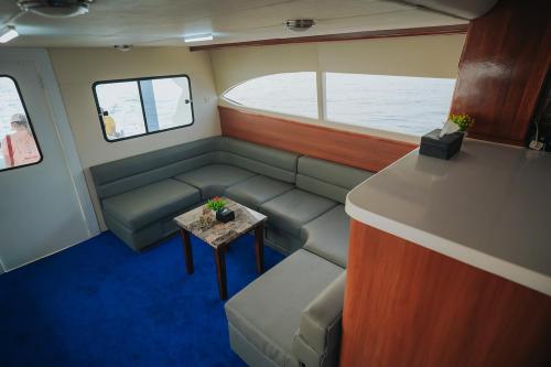 La Merry Private Yacht charter - 9