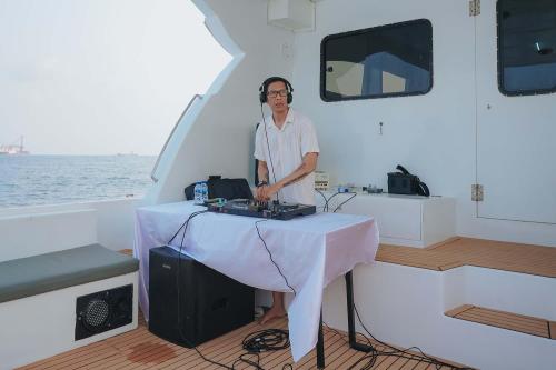 La Merry Private Yacht charter - 13