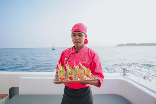 La Merry Private Yacht charter - 10