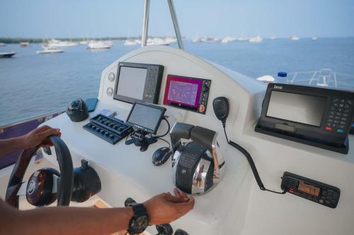 La Merry Private Yacht charter - 5