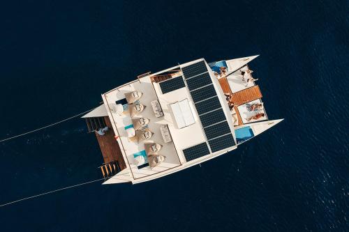 Utopia Catamaran: Cruise the Gilis in Style - 2