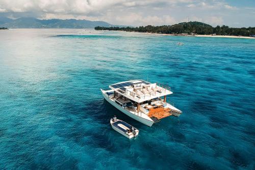 Utopia Catamaran: Cruise the Gilis in Style - 5