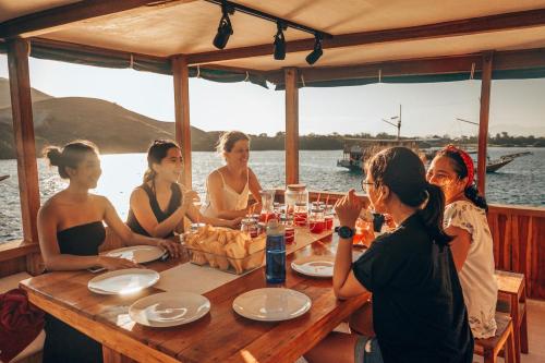 Phinisi Charter in Labuan Bajo with Papiton Lopi - 14
