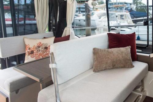 Charter Private Yacht Salaya Jakarta - 9
