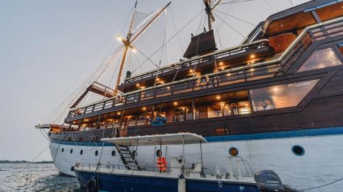 Sailor Phinisi Cruise: Makan Malam di Phinisi