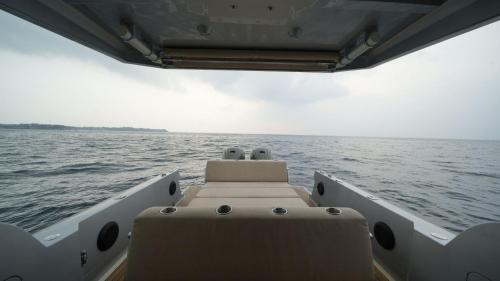 Vedanta Boat: High-Speed Luxury Charter - 4