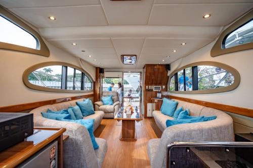 Charter Private Yacht Seven Blue di Jakarta - 10