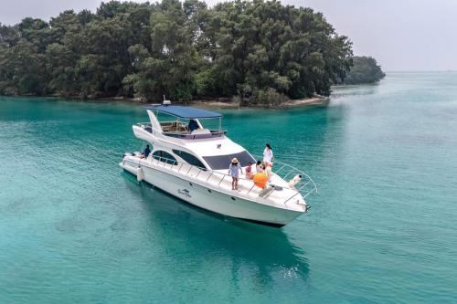 Charter Private Yacht Seven Blue di Jakarta - 3