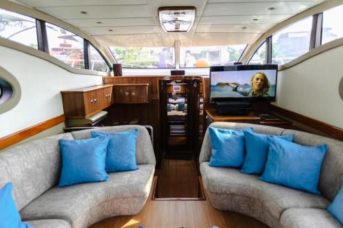 Charter Private Yacht Seven Blue di Jakarta - 5
