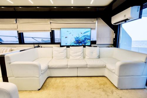 Lady Sarah Private Yacht Charter Jakarta - 12