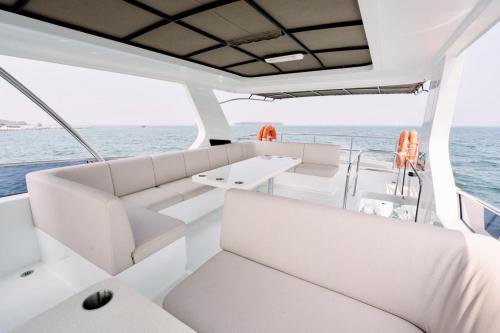 Lady Sarah Private Yacht Charter Jakarta - 11