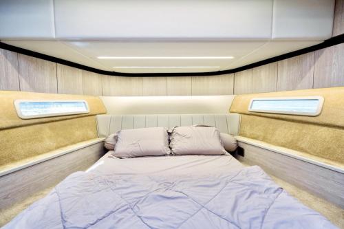 Lady Sarah Private Yacht Charter Jakarta - 10