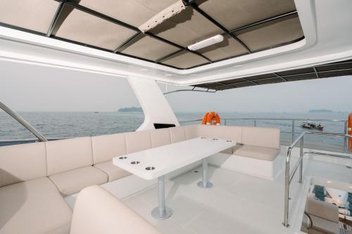 Lady Sarah Private Yacht Charter Jakarta - 4