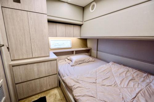 Lady Sarah Private Yacht Charter Jakarta - 9