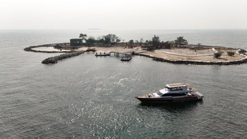 Lady Sarah Private Yacht Charter Jakarta - 2